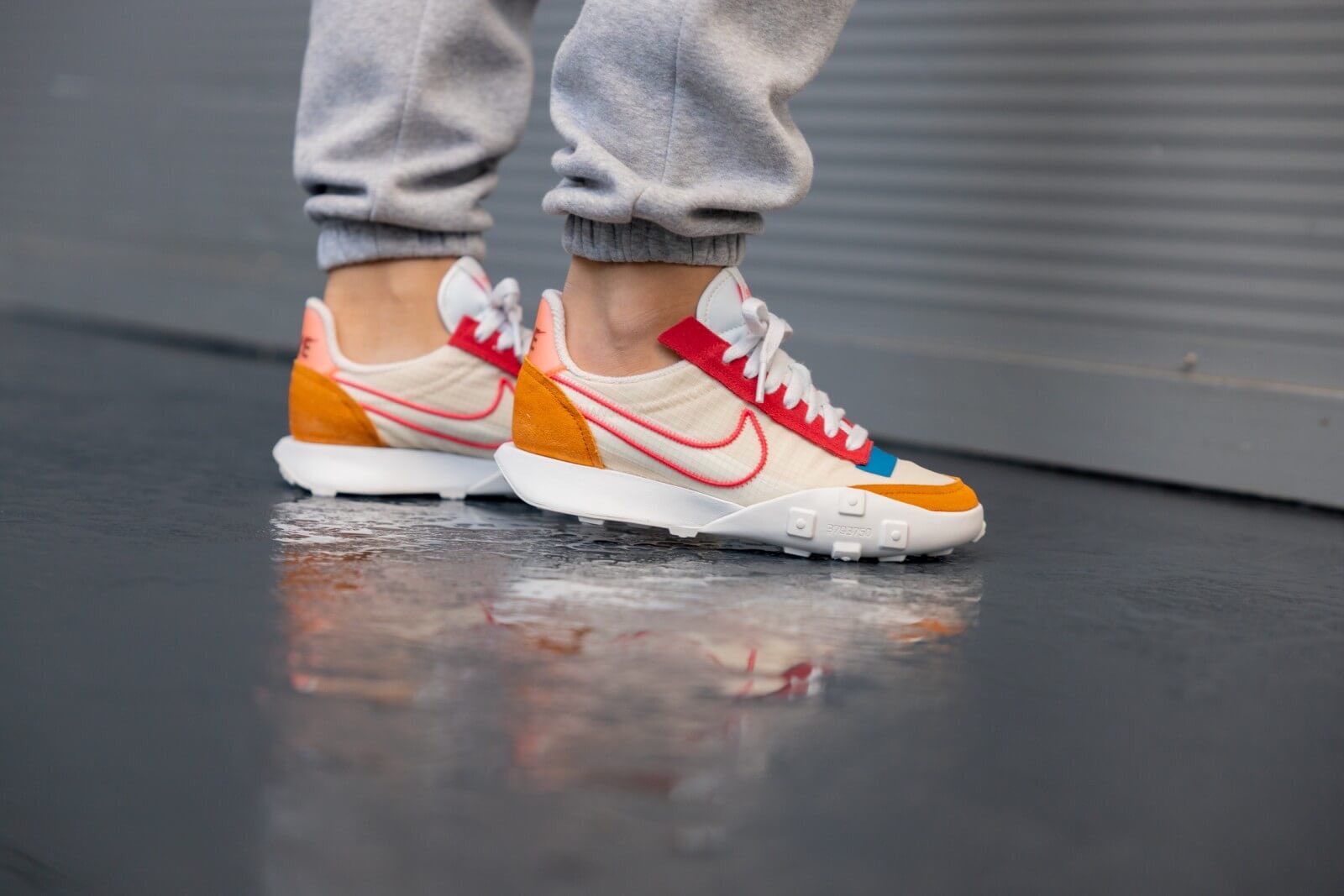 Shesha Lifestyle on Twitter: "Nike Waffle Racer 2X DNA WITH A TWIST. Revamping classic Nike running shoes, the Waffle Racer modernizes the traditional moccasin-inspired upper and Waffle out sole