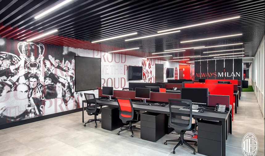 O Milan anunciou hoje o lançamento do "The Studios: Milan Media House", um novo centro de mídia, que centraliza a criação, produção e distribuição de todo o conteúdo audiovisual do clube e vai abrir novos espaços de negócios para o Rossoneri em um setor cada vez mais competitivo.