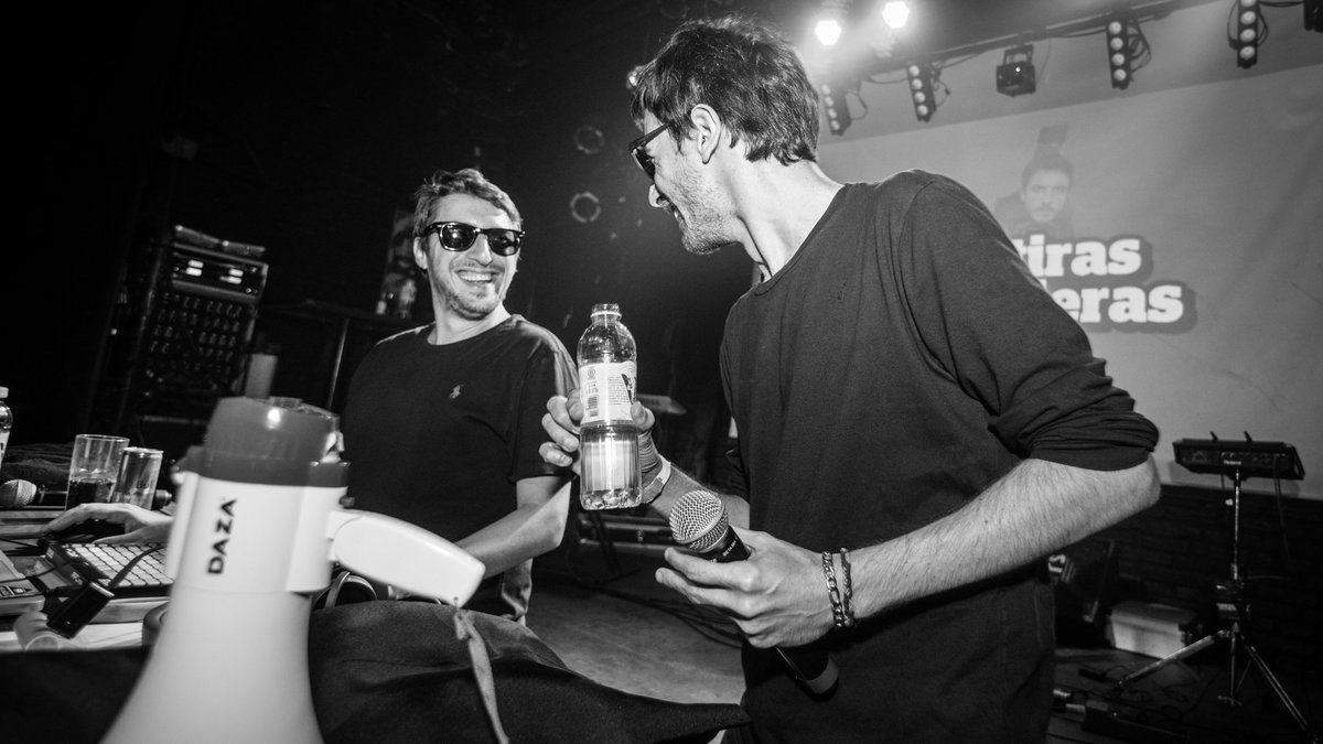 ✨VIERNES DE #TrueLies y la pregunta, hasta las 9hs, es:

¿Puede alguien enamorarse de un programa de radio?
💖 congo.fm