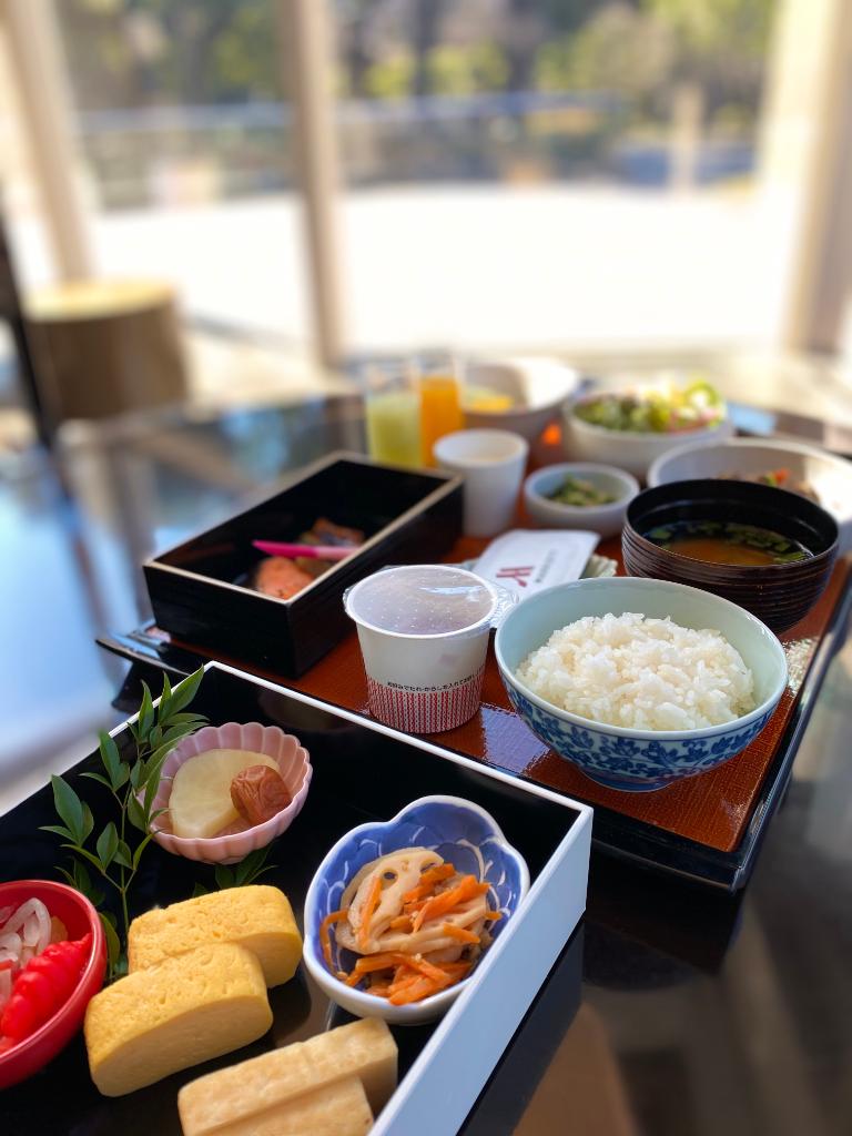 Tokyo Marriott Hotel 東京マリオットホテル 新しくなった朝食はすでにお試しいただけましたか 和定食は 様々な小鉢料理と麹使ったお味噌汁をご用意しております ごはんは まぼろしの米 みゆき米 を炊き立てでご用意 一日のエネルギーを朝ごはんで Tokyo Marriott Hotel 東京マリオットホテル 新しくなった朝食はすでにお試しいただけましたか 和定食は 様々な小鉢料理と麹使ったお味噌汁をご用意しております ごはんは まぼろしの米 みゆき米 を炊き立てでご用意 一日のエネルギーを朝ごはんで