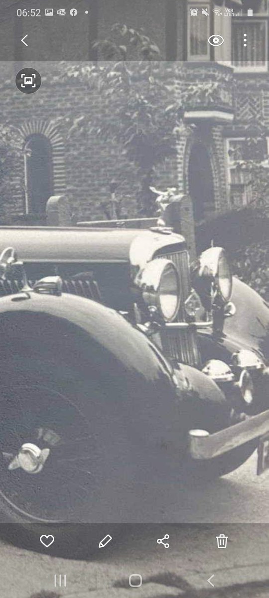 WindowworxB's tweet photo. @CCCuration 
#classiccar 
Could any of you classic car enthusiasts please identify this car to settle an argument 🤣 Thanks https://t.co/uOyQXgqy8K