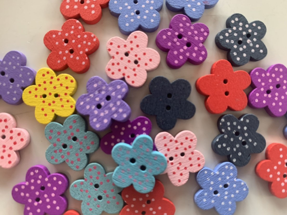 BeadsBitznBopz's tweet photo. Wooden Colourful Buttons Sewing Scrapbooking Flower Dots Mixed 15x14mm | 10 buttons https://t.co/04f9SSsUTH #Button #Craft supplies #Irishbutton #Etsyireland #BeadsBitznBopz #Etsy #ColorfulButtons https://t.co/IpNg4ZUiyH