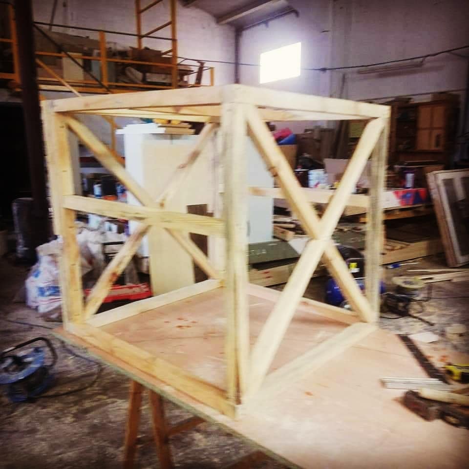 Seguimos trabajando en nuevas máquinas. Hoy arrancando un qaws al-ziyar musulmán a escala 1:3.