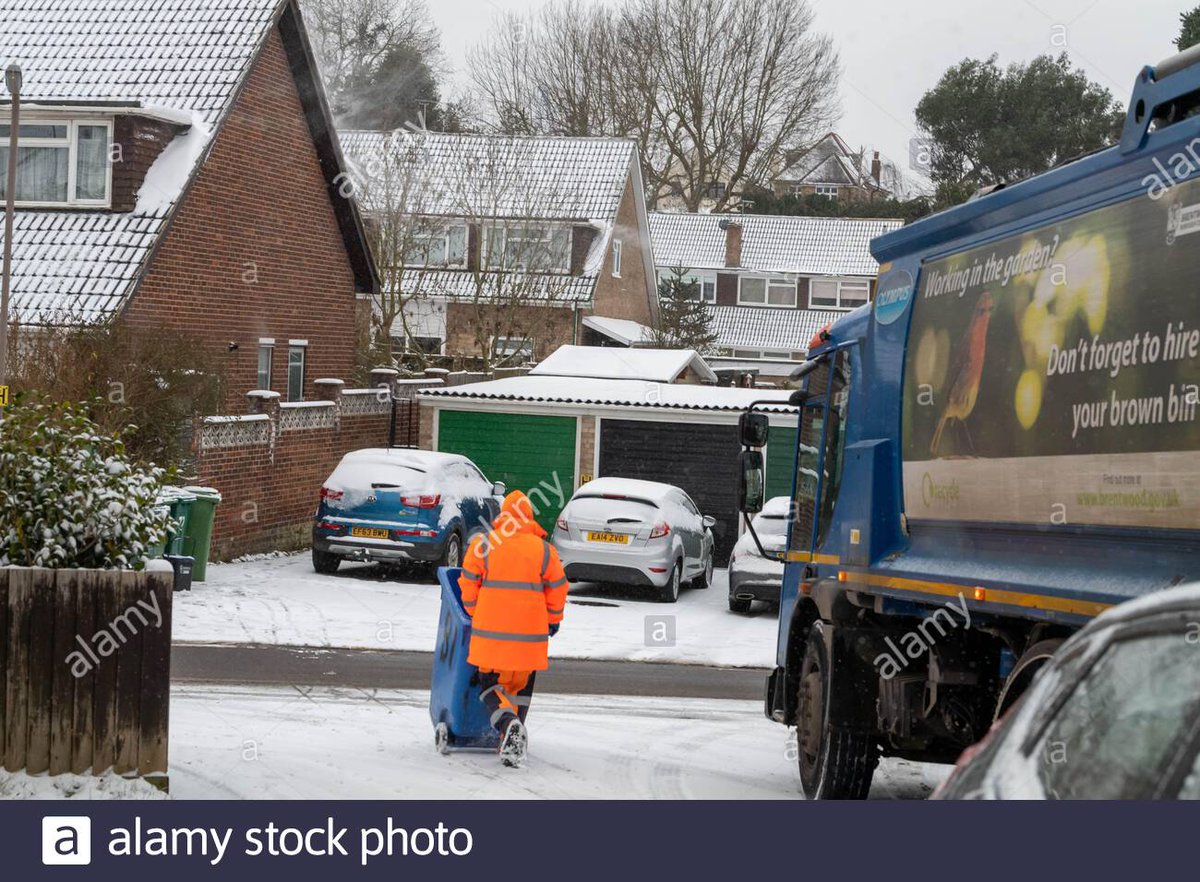ianandmj's tweet photo. Let's remember the hard working.@Brentwood_BC  refuse collection workers out collecting the rubbish in the middle of #StormDarcy in #Brentwood #Essex .@AlamyNews https://t.co/X9wCYvlwZ4 https://t.co/PNlMW23avM