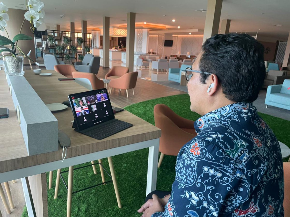 Konferensi Pers Bareng Menko Perekonomian Bapak @airlanggahartarto_official berkaitan dengan penerapan Pemberlakuan Pembatasan Kegiatan Masyarakat (PPKM) skala mikro.