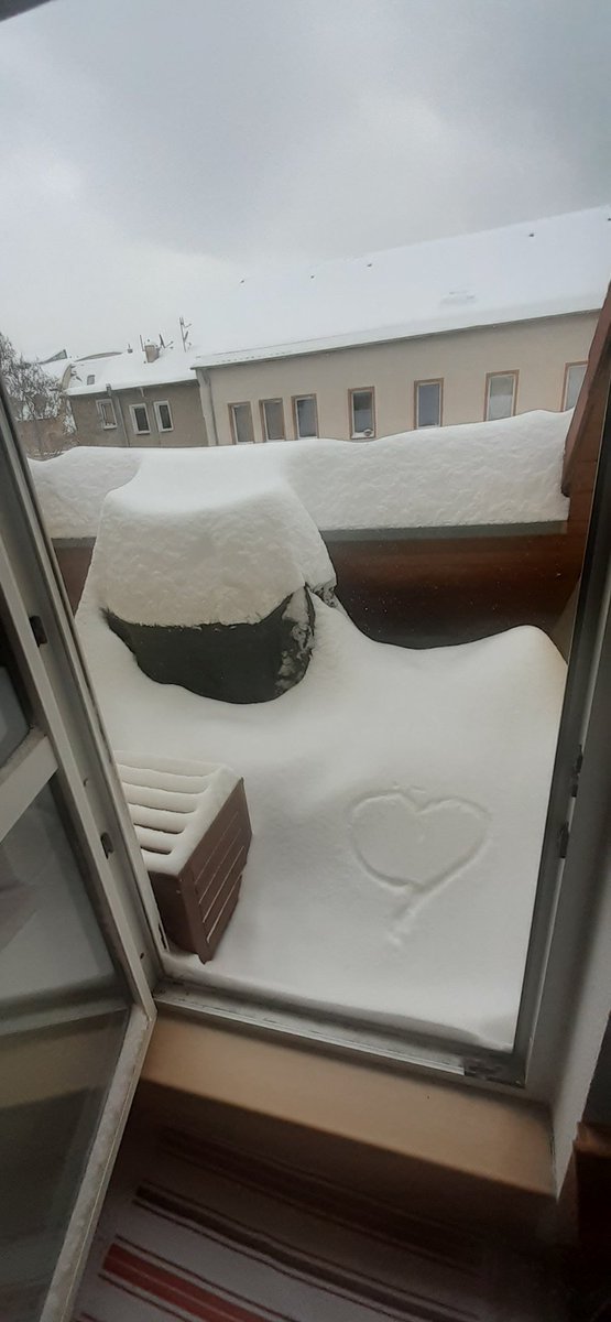 Heute mal #moinmoin mit <a href="/Bimon/">MON</a> live sehen weil ich nicht mit dem Auto auf Arbeit komme... selbst unser Balkon ist nicht mehr zu erkennen xD #rbtv