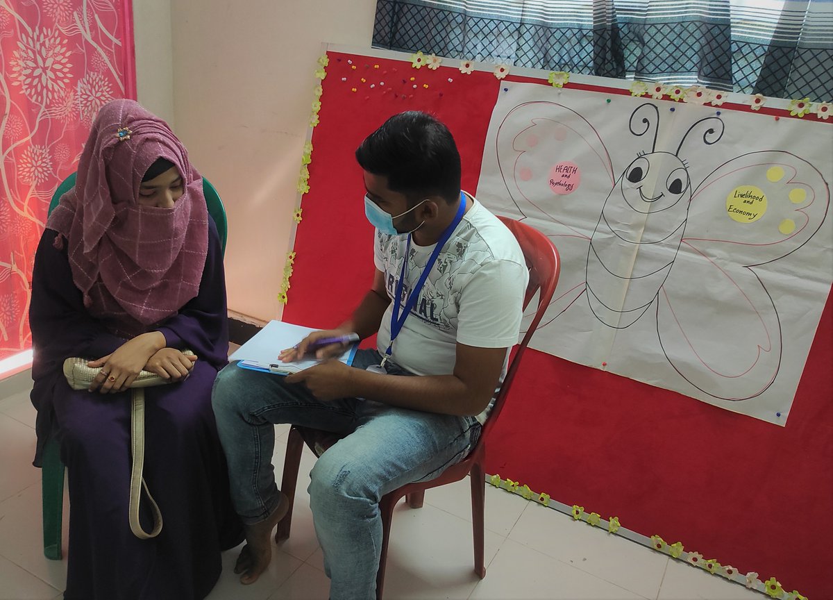 cpj_bracu's tweet photo. #COVID19 Preparedness &amp; Response Training to #Refugee &amp; #Host_Community volunteers by @cpj_bracu. 

Project: 'Bridging Communities in #Coxs_Bazar: Mitigating Risks &amp; Promoting Gender, Governance, &amp; Localization of Humanitarian Reponses in COVID19 Era’.

👇
https://t.co/E9d6RtvibG https://t.co/PcToDjUm4D