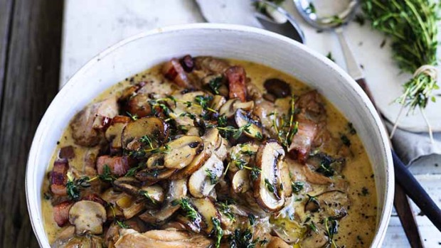 On the menu tonight...Good Food's Italian-style chicken braised with mushrooms and thyme. Serve with polenta chips or pasta and a glass of CALNEGGIA Nero d'Avola Syrah 👌🍷