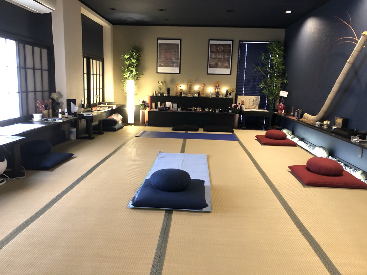 koyuidera's tweet photo. 最近、男性がヨーガに来る事が増えた

元々、ヨーガは男性がやるものなんだけど
なぜか今は女性がメインで
���トレッチになってしまった。

小結寺では本物のハタヨーガを
マンツーマンで教えている。

心と体の健康のために
小結寺でヨーガを！！

#ハタヨーガ https://t.co/mazAz1zt2U