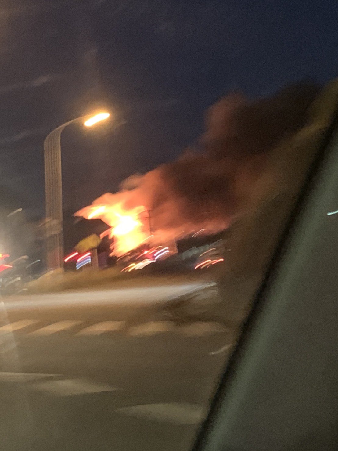 画像 サンマリンスタジアム近くで大規模火事火花飛び散る下を車で通っためちゃくちゃ怖かったみんな無事なことを願う T Co Zy7v7yyhcj Matomehub まとめハブ