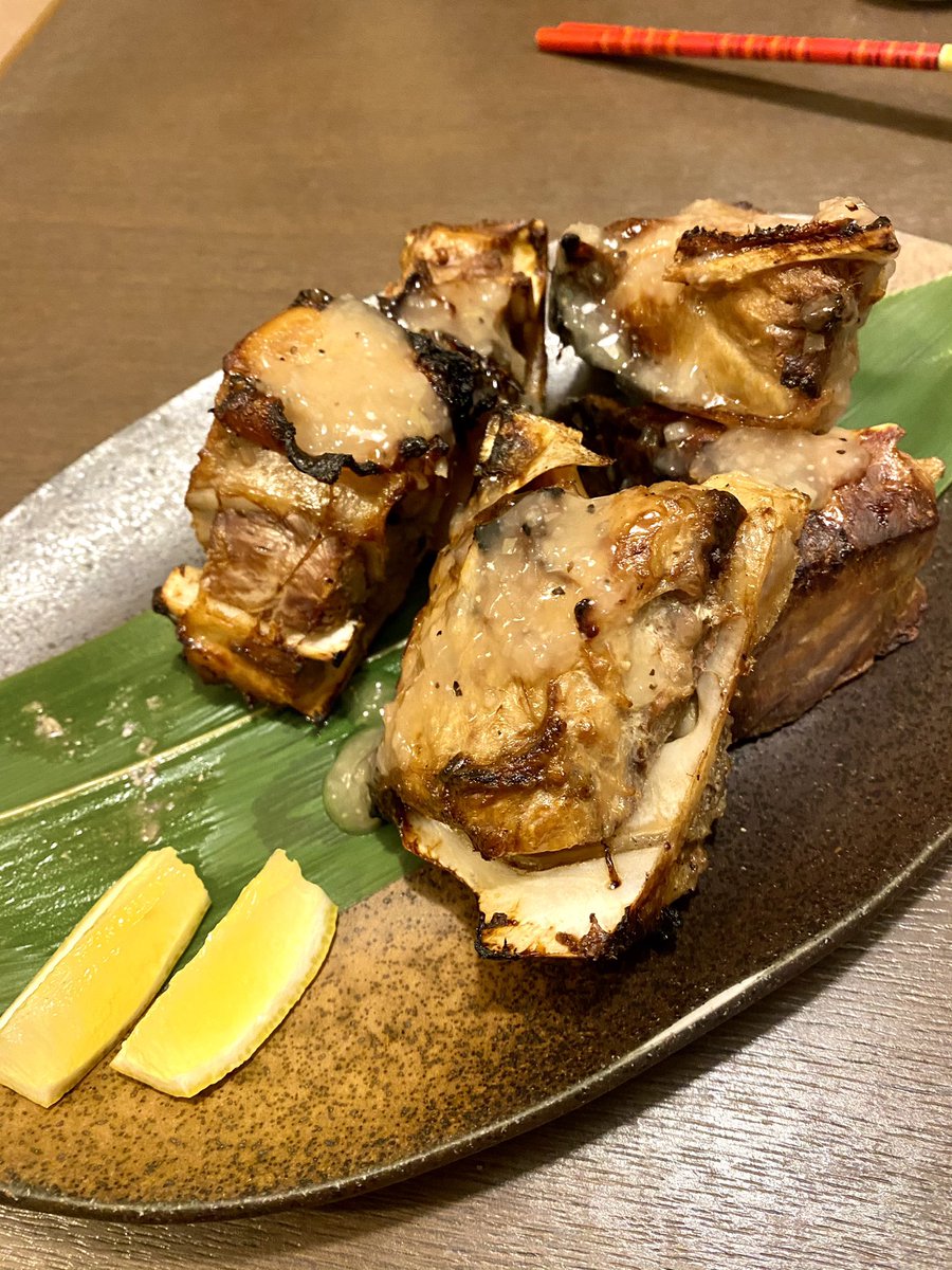 まつじ アホほどマグロを食べたい と思い中央区 築地 いなせや に行った マグロの刺身は7点盛りにしてもらい様々な部位を楽しめる 名物はマグロのすき焼き 天然メバチマグロのトロをお出汁にしゃぶしゃぶして食べる お客さんの98 がこのメニューを