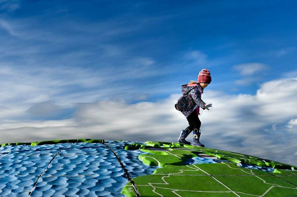 52frames's tweet photo. π« Rebecca Nowosad captured her little one on the edge of the world for our
#52frames_horizonlines album. A beautiful and creative shot, @teorainn!
πππ
πWeek 05/2021
πTheme: Horizon Line
π Selected by @tamarsb
π Check out the whole album at: 52fraβ¦ https://t.co/MQWJxSuMvj https://t.co/rlLRBL2TAW