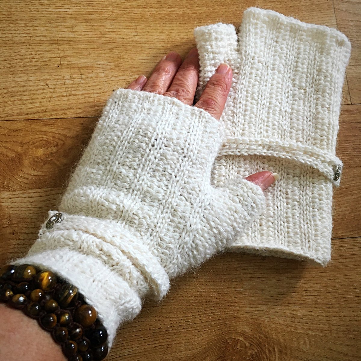 GillBux's tweet photo. I am excited to share the latest addition to my #etsy shop: Ribbed Alpaca Mitts Tunisian Crochet Pattern https://t.co/ZzV3R0WkMG #crochet #mitts #mittens #tcr #intheround #tunisiancrochet #fourply #yarn #4mmhook https://t.co/z4EPKEypsK