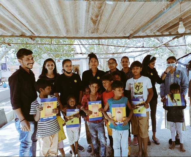 FoundationTab's tweet photo. हम TAB FOUNDATION से हे दुनिया वालो बदलाव की राह में बैठेंगे नहीं 
बदलाव हम लाएंगे💪✔️
#socialactivity 
#Education4All 
#withchild 
@UNICEFIndia 
@UNICEF https://t.co/B4TfPCETWf