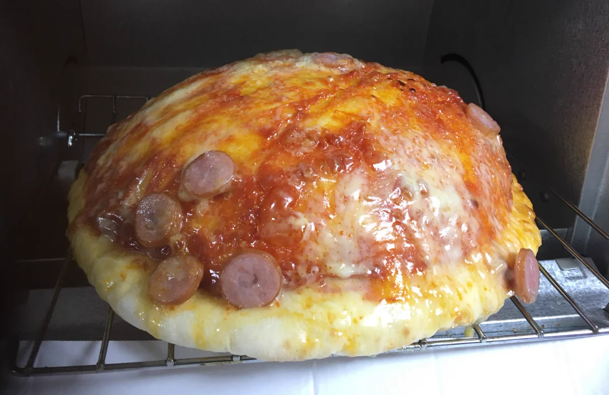 ここまで来るともはや別の食べ物？！市販のピザを温めた結果･･･！