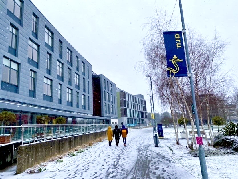 AngliaRuskin's tweet photo. As weather conditions change, you can check whether our campuses are open using the following page: https://t.co/qvC11e0Ex7 

The page also includes what to do and who to contact should you be unable to access campus due to the weather. 

Stay safe, and enjoy the #snow! ⛄ https://t.co/IVPNmkgeLu