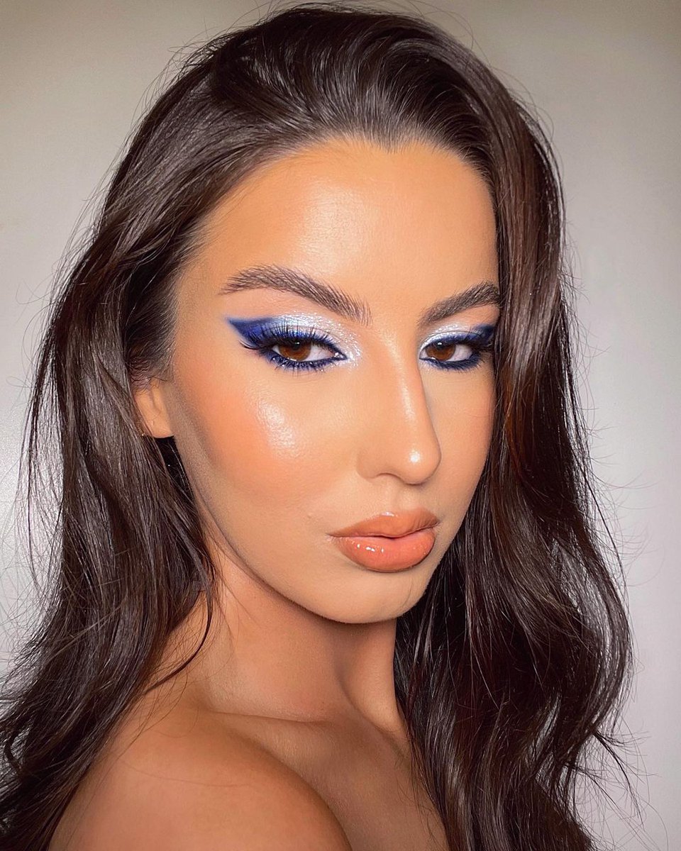 Hi sculpted cheekbones👀 🤩 ✨ How gorge does our girl @orlafentonmua look wearing our Complete Contour Palette Remastered? 🙌 💫 Orla also wears... 💫Medium Brow Pencil 💫Envy Lashes Shop now on sosubysj.com 💛 #SOSUbySJ #ContourPalette #Glam #Contour
