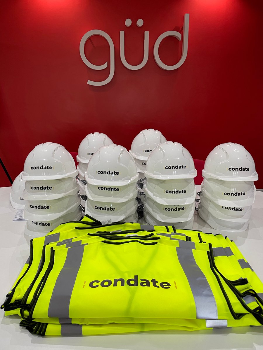 GudDesign's tweet photo. Branded high vis jackets and hard hats for on one of our clients #brandedworkwear #safetyclothing https://t.co/r6uB9LuFUy