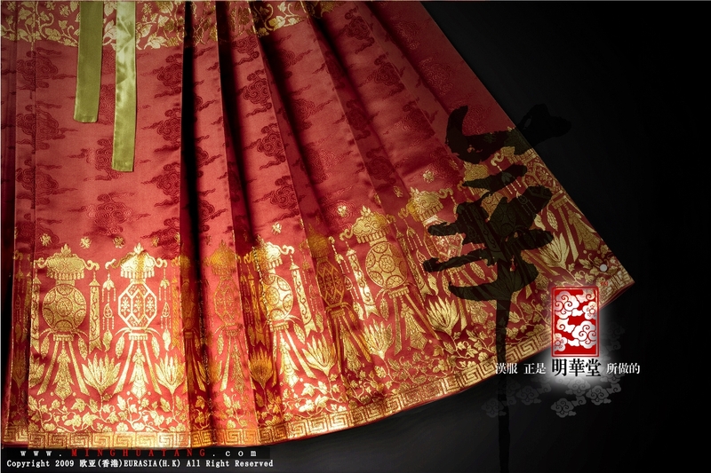 Vata040147's tweet photo. @hyuga_mutong 可真是孝死你爹吧。就你微博和推特的这两副假惺惺的嘴脸，谁不惊呼一声双标怪呢？🤣
对内怎么就骂冲国人均robot🤖了，对外怎么就舔着脸L&amp;P给跪了？合着你内斗行家啊？？而且朙华堂的织金马面裙是你糊那两笔糊出的稀烂π样吗，还好意思说你是借鉴，还好意思说我们汉服圈出警，犯贱被骂是你活该🤡 https://t.co/511U6MG5dc