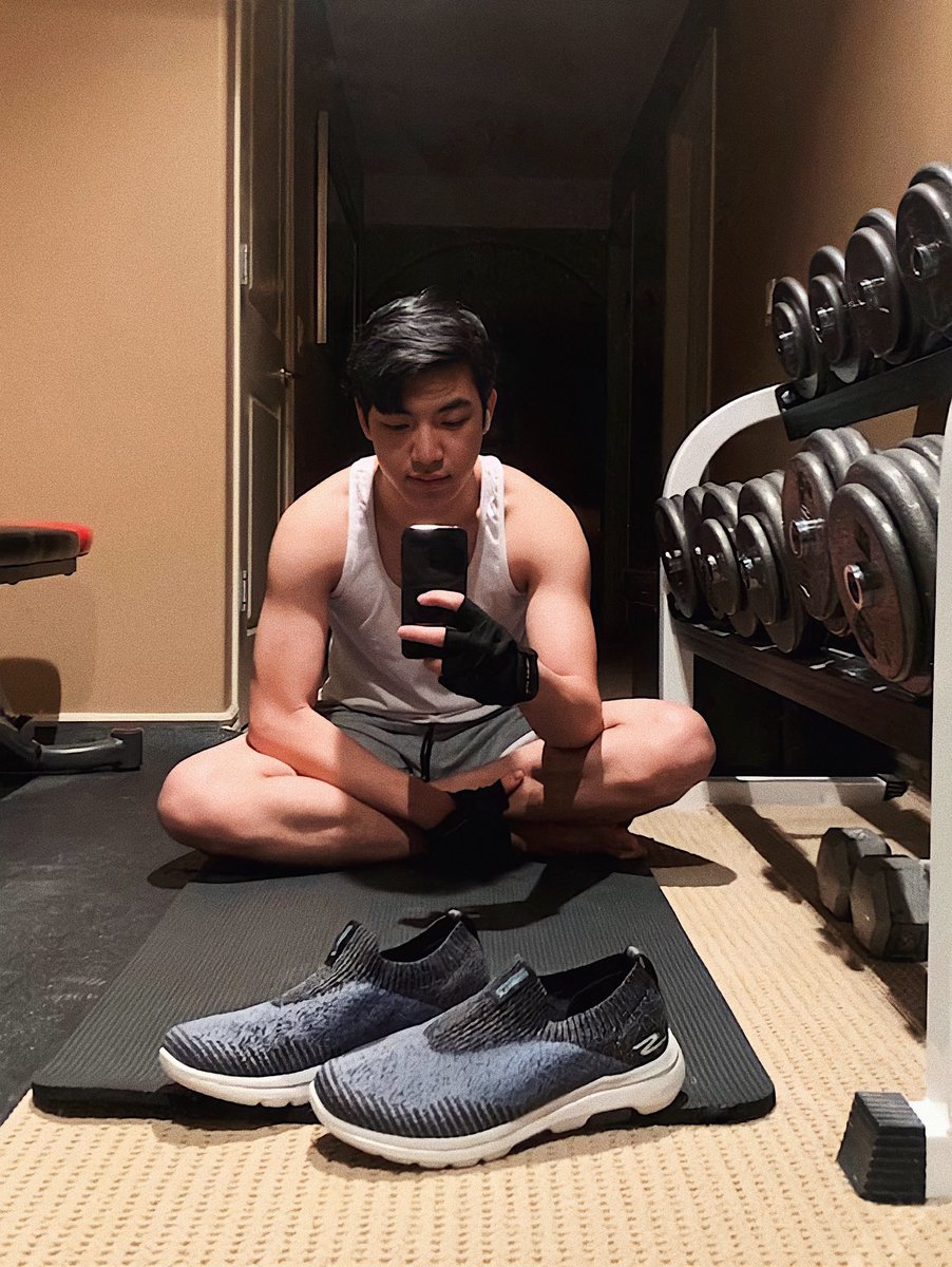 Espanto2001's tweet photo. Late-night workouts with my shoes from @SkechersPH! 😁 #SkechersPH https://t.co/0CjfwwI7zS