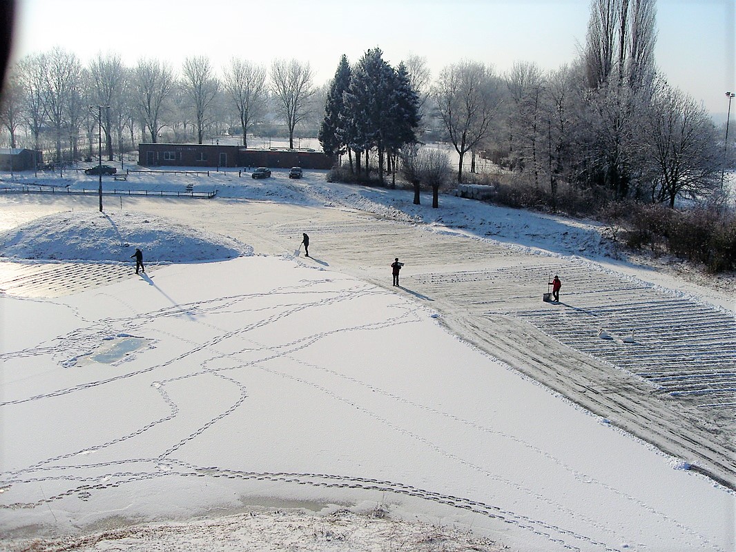 Vrijwilligers gevraagd bij IJsclub Nooitgedacht.
Heb je in de komende twee weken zin om te helpen, meld je dan aan. Dit kan bij Jan de Haan via de website: ijsclubnooitgedachtgendt.weebly.com
of via een mail naar:  ijsclub.nooitgedacht.gendt@gmail.com