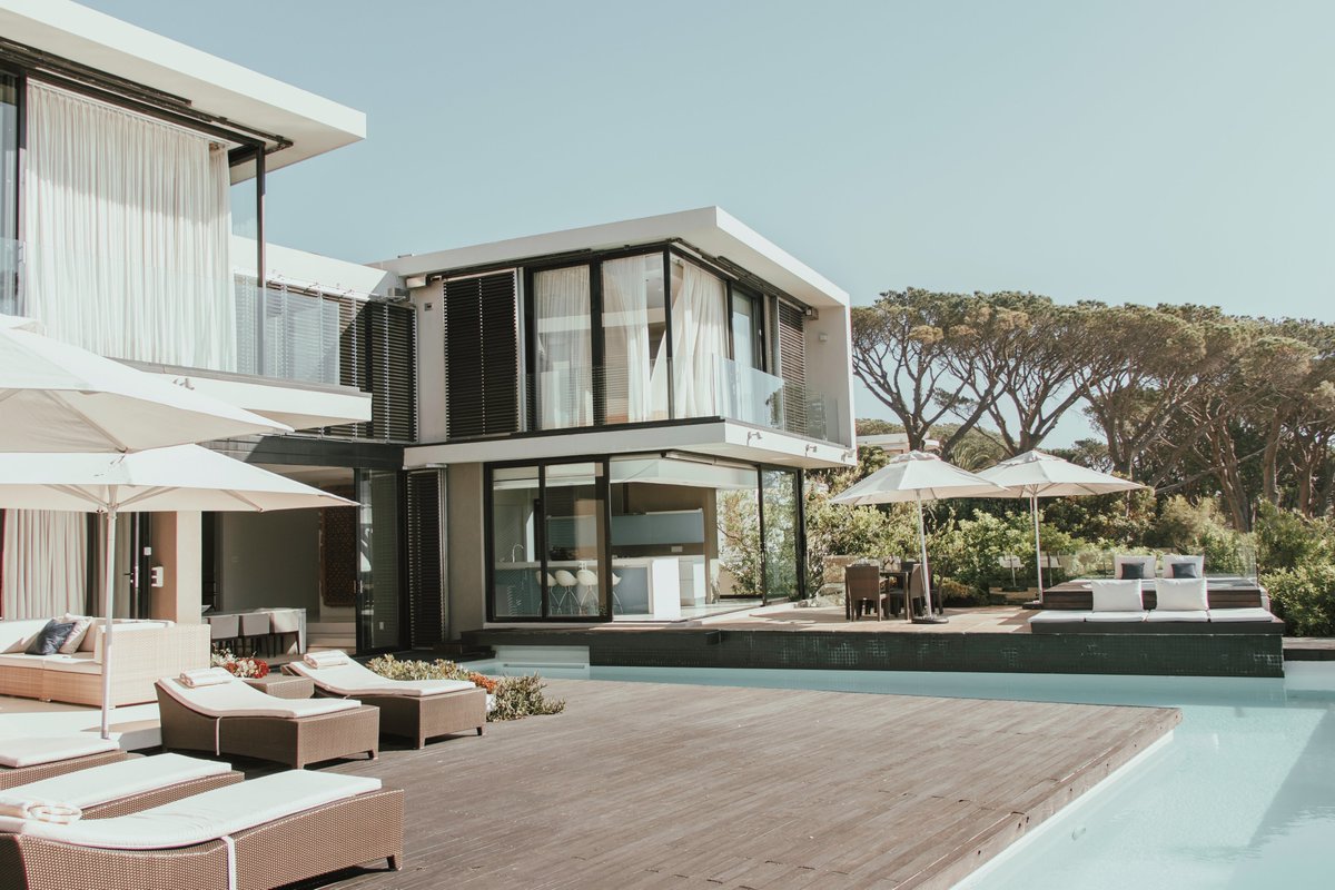 TourismTouch's tweet photo. Need a bit of exclusivity, look no further...

In the buzzing city of Camps Bay with views to be amazed by, is all you will need. 5 bedrooms, gym, pool, jacuzzi, movie room all awaits your arrival.

https://t.co/hW7Kmkpzxl https://t.co/PSWaO6o3Lm