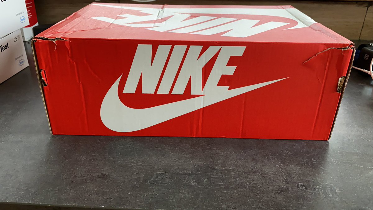 FalcoTeitsma's tweet photo. @stockx is this going to be an issue? Shoes are deadstock. https://t.co/SpILttiU5c