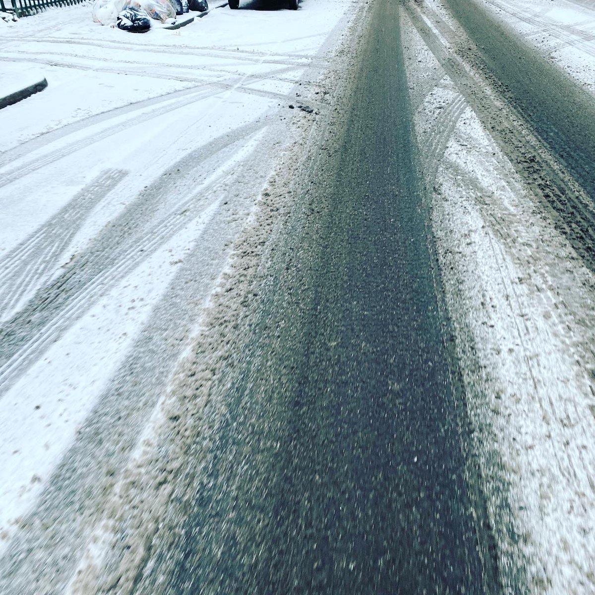 ZVawg's tweet photo. Failing to follow the path, not an option. Gentleness + Strength = Staying On The Path. #RidingInTheSnow https://t.co/qWiSFIWKLk