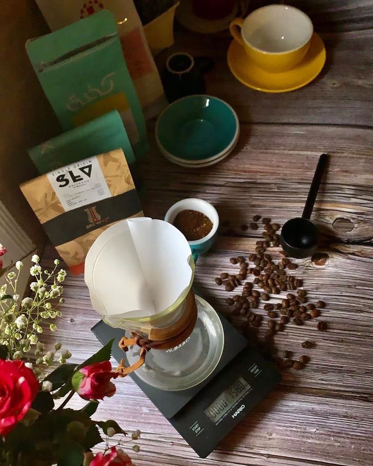 خلك معي في هـ الشتاء ولا تغيب
مشتاق لك والشوق طرفه ما غفى

،

،

،

ودي بشوفك من بعيد او من قريب
وأن ماحصل شوفك ترا صوتك دفى

محبكم النداوي 👈💜👉