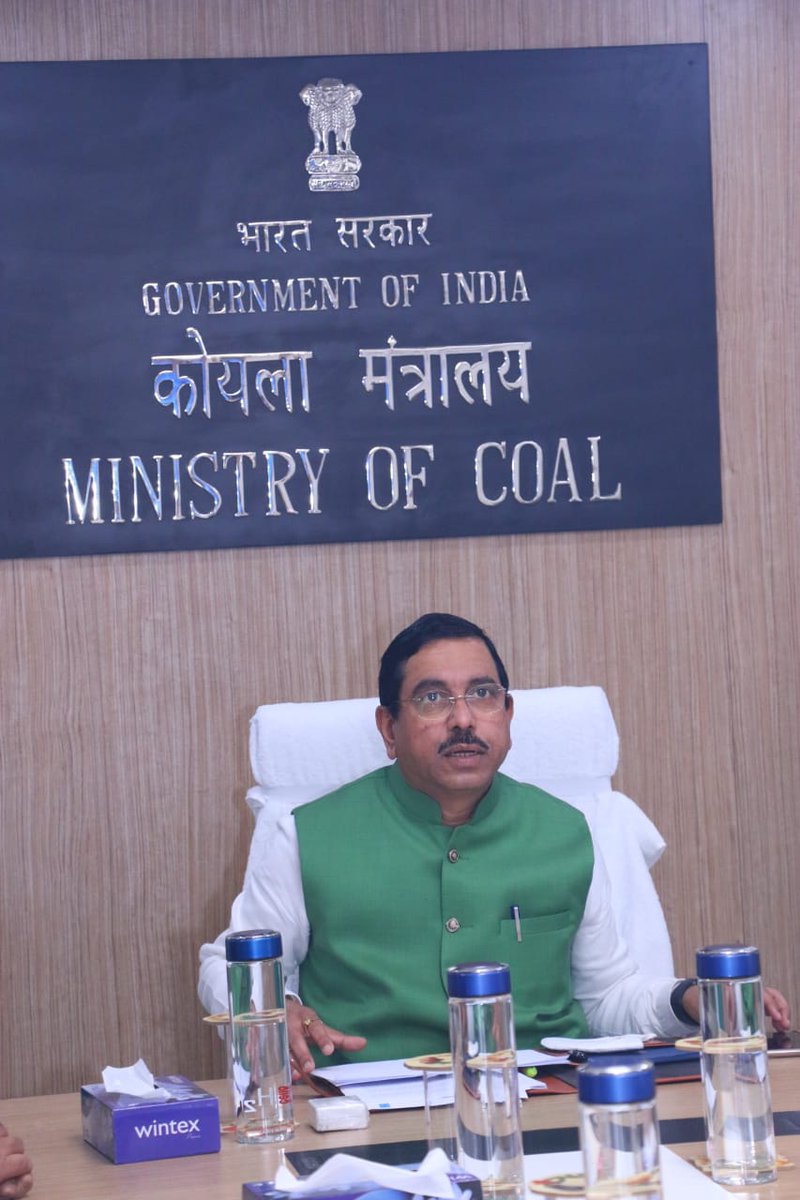 JoshiPralhad's tweet photo. Inaugurated a new conference hall at the @CoalMinistry and called upon a meeting with officials to discuss structural reforms in the coal sector.

Took stock of next tranche of auctions for commercial coal mining and directed for early operationalisation of auctioned coal mines. https://t.co/f3VcS7VwR8