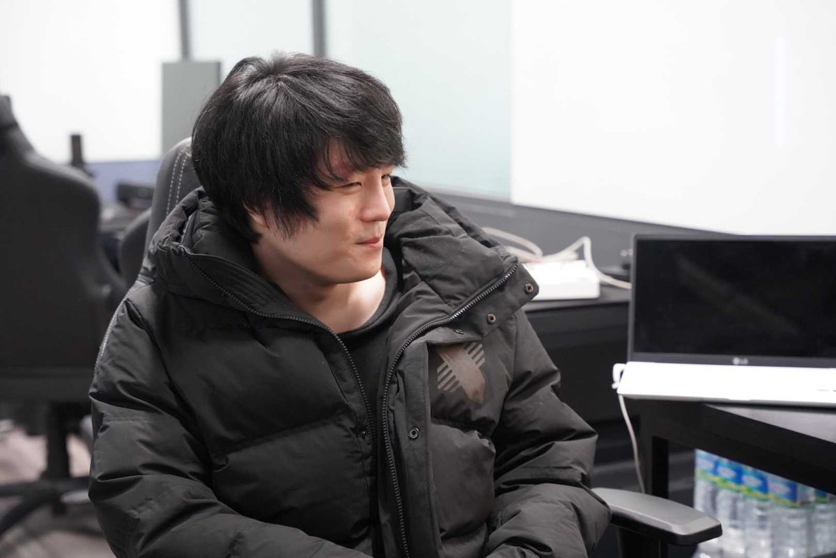 DRX_LCK's tweet photo. InDRXview Rookie #2 Head coach Expession
#DRXRookie #InDRXview #Expession https://t.co/165d9dCIUc