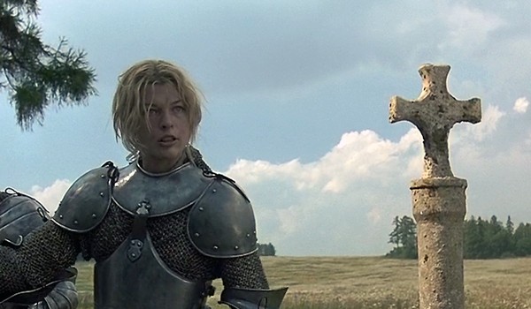 2. Milla Jovovich dans Jeanne d'Arc