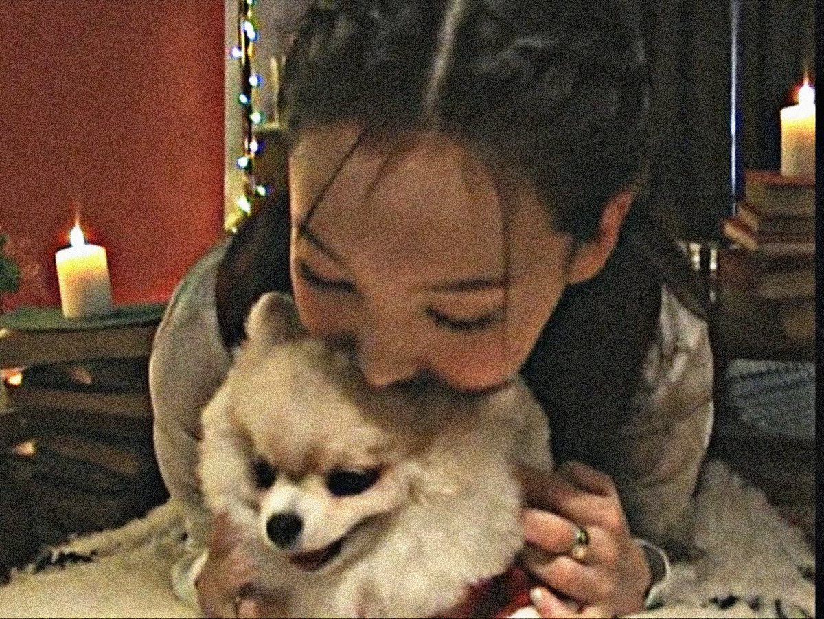 simyeonyeonmins's tweet photo. 𝐏𝐮𝐩𝐩𝐲 𝐋𝐨𝐯𝐞 || #NAMOAU ft.#BOOKEU
Nayeon Iris owns the star dog, Kookeu while Momo Harley adopted another celebrity dog named Boo. The two dogs and even the owners seem to have a competition. If twists and turns happen, will this eventually turn into something new? https://t.co/3k9NsHFVSl