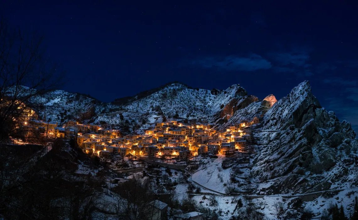 itravellinggr's tweet photo. Δεν αντέχεις άλλο από τις 6 μέσα και θέλεις να πάρεις τα βουνά; Πριν στείλεις για μετακίνηση 6, κράτησε σημειώσεις για μετά την άρση των μέτρων! #itravelling #lockdown3 

https://t.co/7tVZrWtsjO https://t.co/JLfaDQxhh0