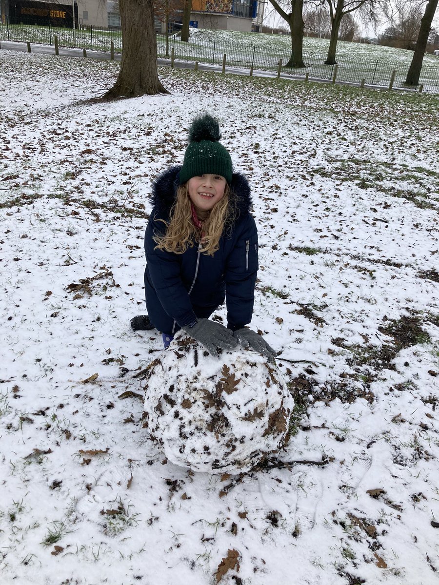EmmaNewby83's tweet photo. @ChilternPSHull This mornings lesson ‘How To Build a Snowman’ ⛄️ https://t.co/hEgHl9XqUP