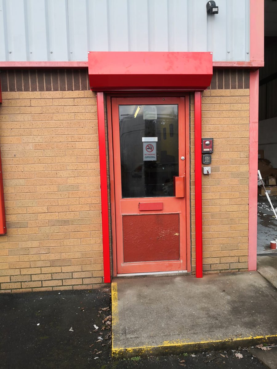 Signal red SECURITY SHUTTER installed in Goldthorpe.

For more information, please call 0114 2441 178. Alternatively hit the link below and visit our website.

bit.ly/2Uql85v

#crshutters #security #rollershutters #shutters