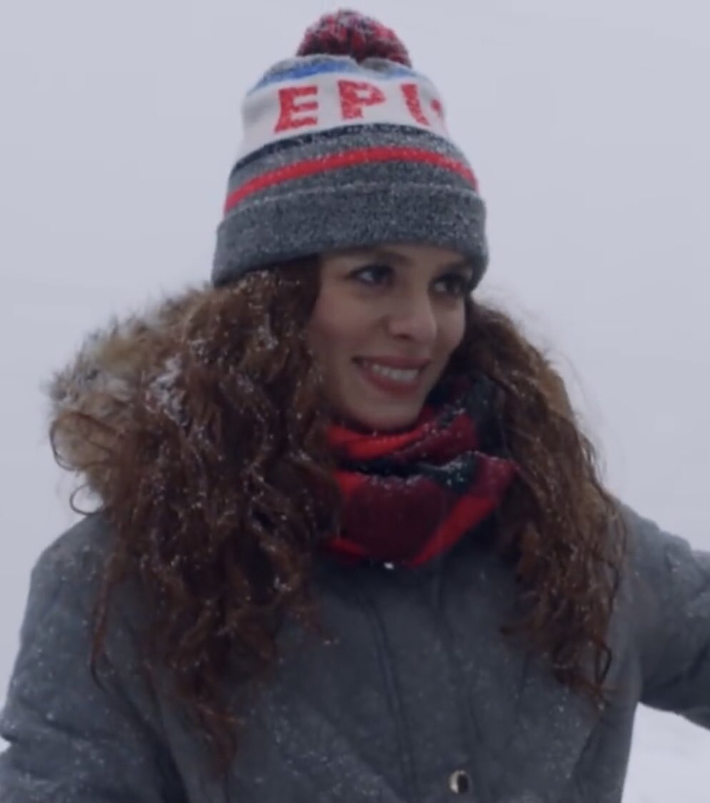 care x zeynep ( #AşkYeniden)zeyno had the best casual winter style. it felt like all she wore was hoodies and beanies and we stan 