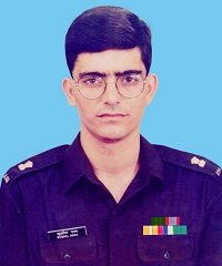 Do you know him?He is  #RealHeroOfJK Son of soil MAJOR SUSHIL AIMAKIRTI CHAKRA(P)his name was on terrorists hitlist,but he fought till his last breath never turning his back, coz he wanted to make Kashmir heaven on earth in real sense #KnowYourHeroes  @manhasvikas41