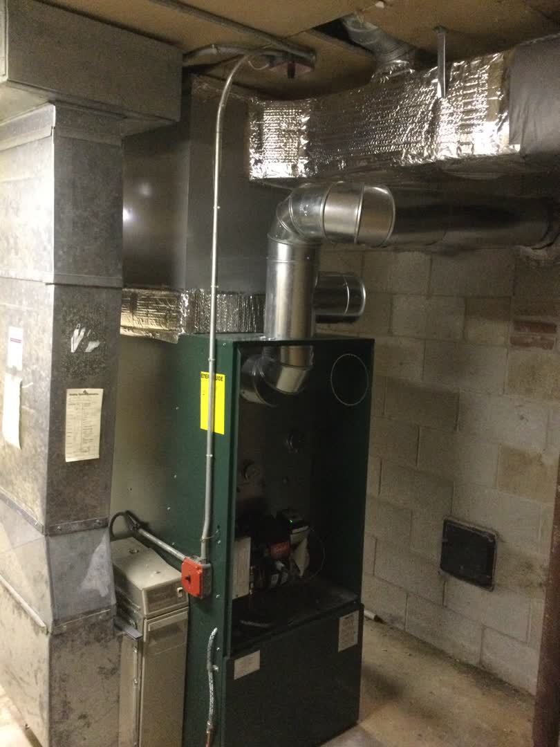 addarios's tweet photo. Brand New HVAC installation this week in Gloucester! This is a ducted central air system, with both heating and cooling capabilities. 
.
This is a picture of the furnace (green box), the exhaust vent (round silver tube) and the accompanying duct work. https://t.co/gzuhWFmYed