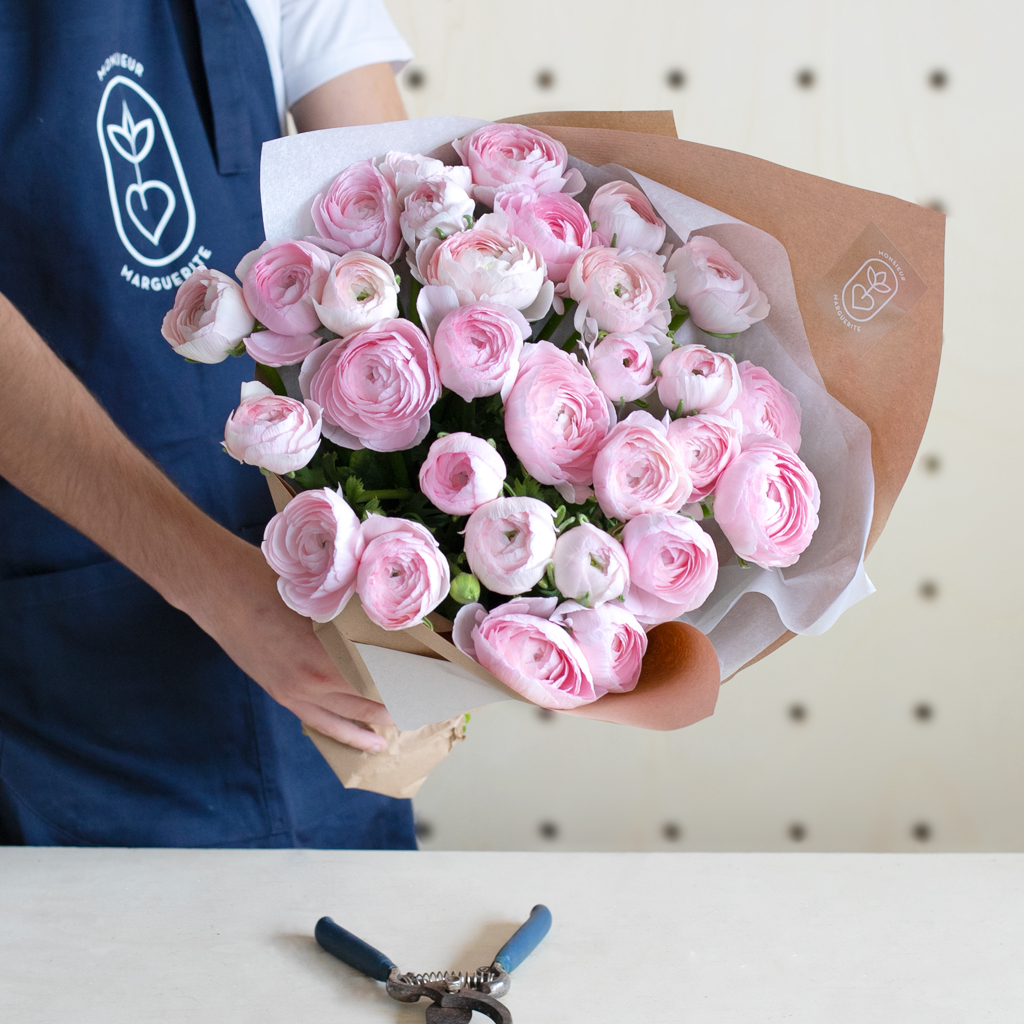 Monsieur Marguerite célèbre l'Amour en fêtant la Renoncule ! 🌸
Une fleur de saison, cultivée en France à quelques pas de notre Atelier à Hyères pour embellir votre vie et celle des personnes qui vous entourent ! 
Cultivons l'Amour ❤️
monsieurmarguerite.com/33-bouquets-de…