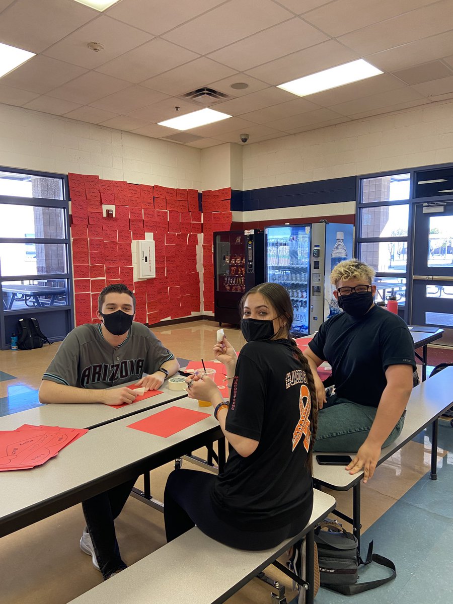 NhsPerry's tweet image. nhs members helping out stugo with heart attack!!! ❤️❤️