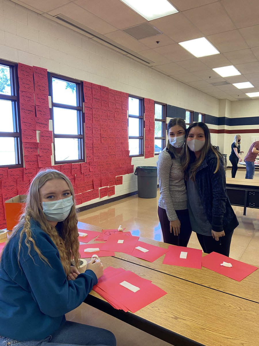 NhsPerry's tweet image. nhs members helping out stugo with heart attack!!! ❤️❤️