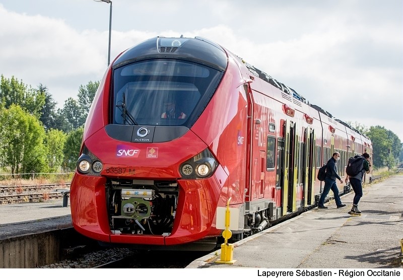 Occitanie's tweet photo. 🚆En #Occitanie, vous allez préférer le #train😊
👉vers la gratuité pour les #jeunes,
👉abonnement FréquenciO' à 90€ / mois maxi,
👉renouvellement de la prime #fidélité...
👉des rames neuves ou rénovées pour ➕de #confort...
➕https://t.co/OIILuOB1bn https://t.co/3jlNHWzVpg
