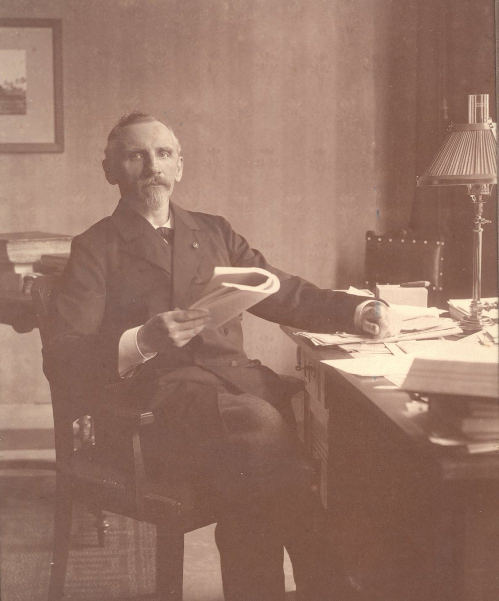 In the modern period there is little doubt Christiaan Snouck Hurgronje was the most known Arabist in Leiden (and Europe). He was a controversial figure, who introduced colonial Islamic Studies into the academic world. 23/