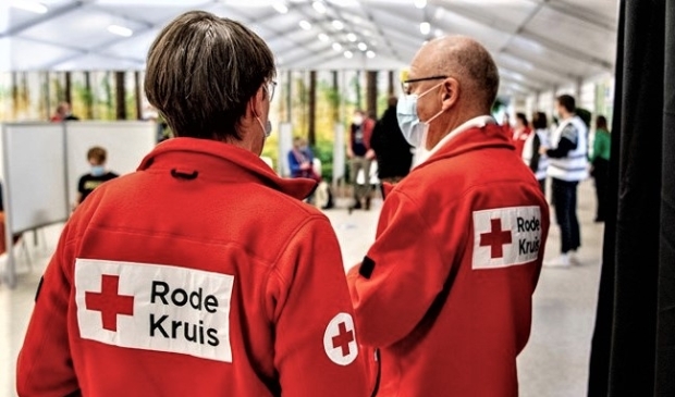 HetKrantje's tweet photo. Rode Kruis actief bij corona vaccinatielocatie  -  https://t.co/ADwNPsS2om https://t.co/DIAzCrh3Vu