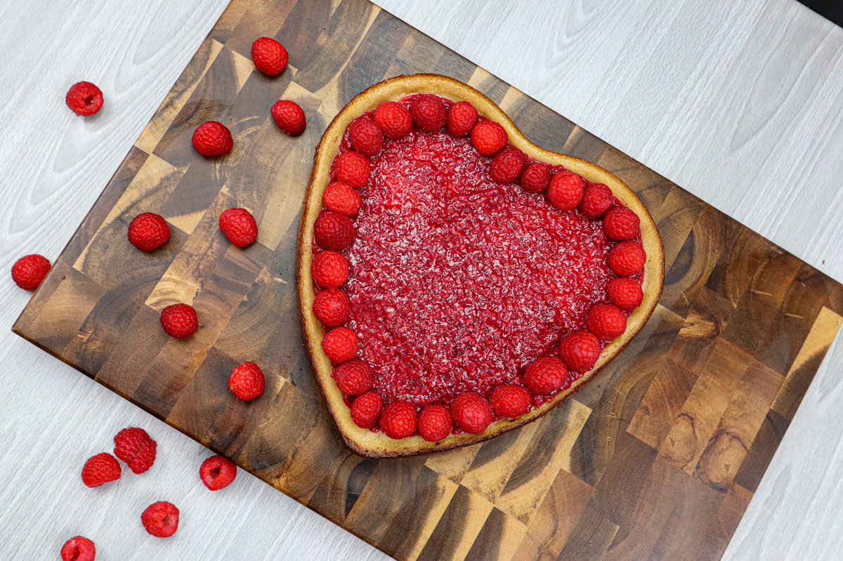kindavegan10's tweet photo. Try this delicious vegan cheesecake today 💜💚🌱 - https://t.co/T65Jg6bDr5 - #KindaVegan #Vegan #Inclusivity #VeganCheesecake #RaspberrySauce #Jam #HeartShaped #Valentines #singletines #ValentinesDay #galentinesday https://t.co/L4NOqR3GMd