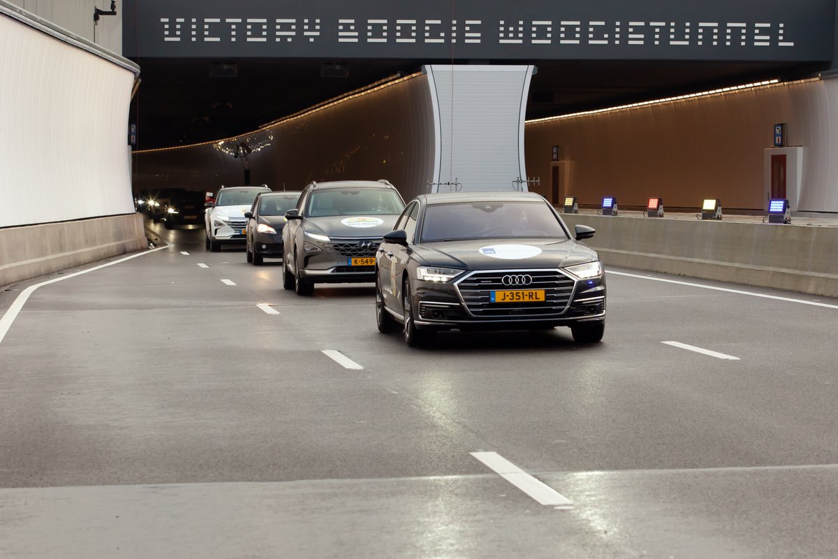 Minister <a href="/CvNieuwenhuizen/">Cora van Nieuwenhuizen</a> (Infrastructuur en Waterstaat) en wethouder Anne Mulder <a href="/a_mulder/">Anne Mulder</a> openden vrijdag 5 feb de Rotterdamsebaan. Heb je de live-uitzending gemist? Kijk 'm dan terug via rotterdamsebaan.denhaag.nl.