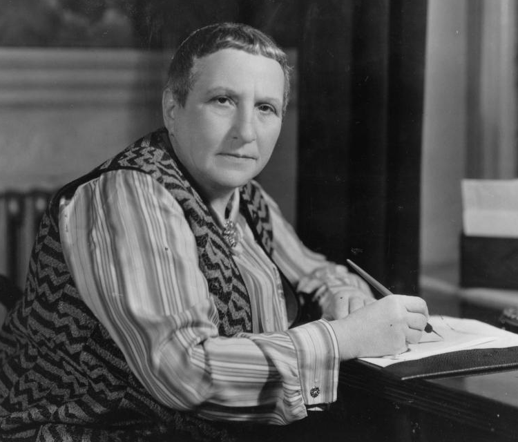 “So that is poetry really loving the name of anything”
from Gertrude Stein's lecture 'Poetry and Grammar' #mondaymotivation #LGBTHM21