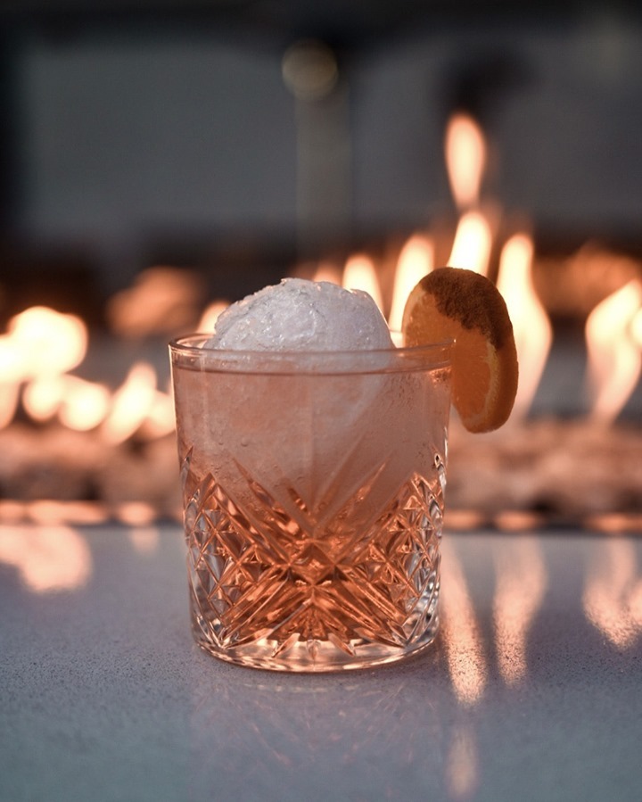 The best views in Seattle wouldn't be complete without a roaring fire and a refreshing cocktail at Frolik Kitchen, <a href="/motifseattle/">Motif Seattle</a>'s rooftop restaurant and bar.