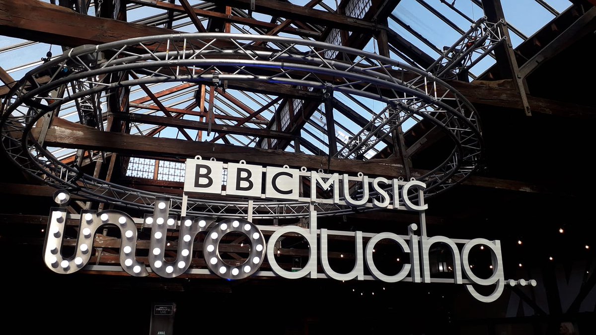 BBCIntroSouth's tweet photo. 📻🎧➡️LOVE NEW MUSIC! Join us Tuesday 9/2 (note change of day) to discover 2 hours of new sounds from Sussex &amp; Surrey with

@marcbaigent 
@immysleep 
@weareYONAKA 
@DeadForms 
@georosetunes 
@RxthMusic 
@genderrolesuk 

+ more on @BBCSurrey @BBCSussex @BBCSounds https://t.co/aZr6i4so1L